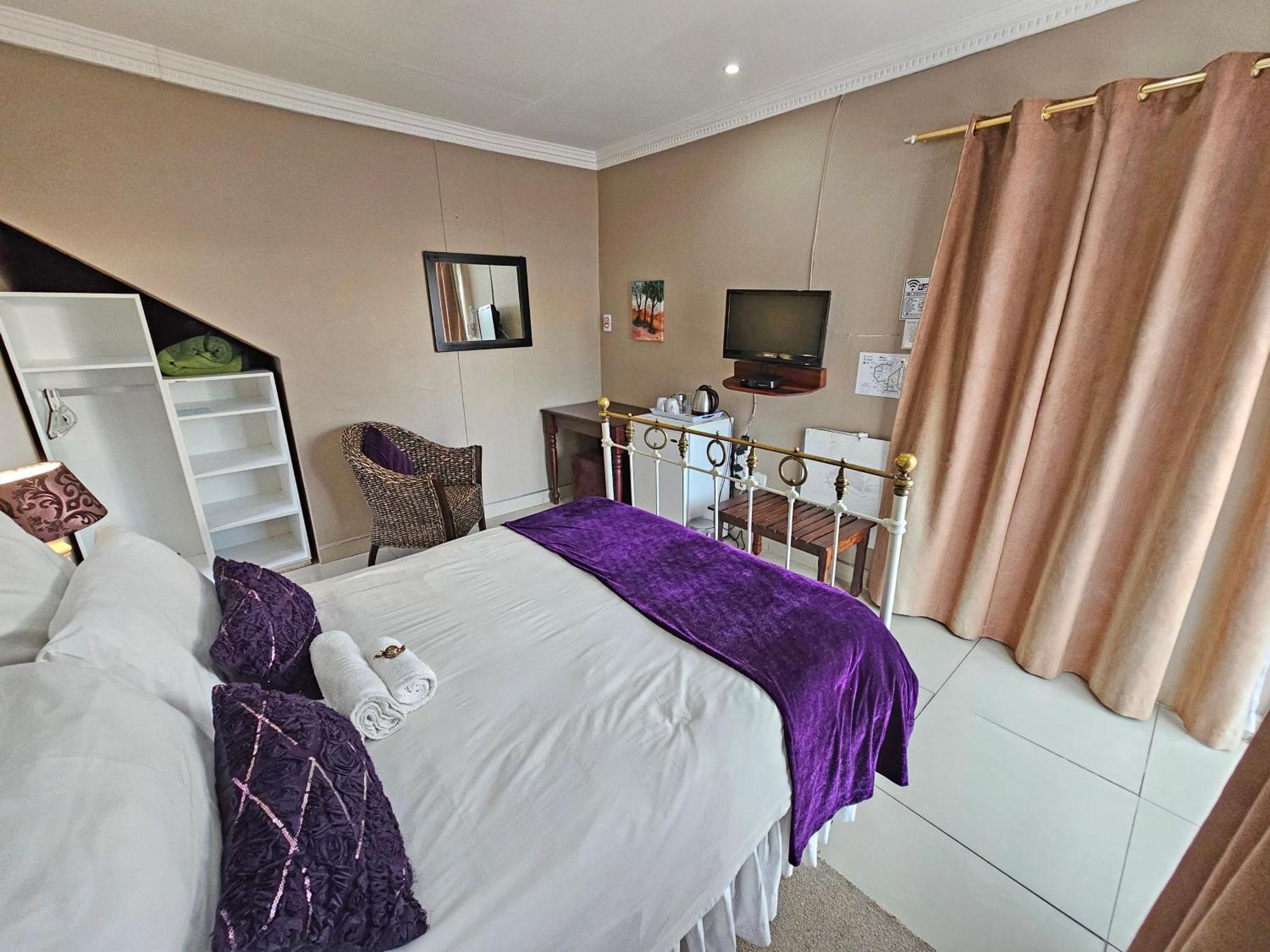 Bettie'S Luxury Lodge Kroonstad Exteriör bild