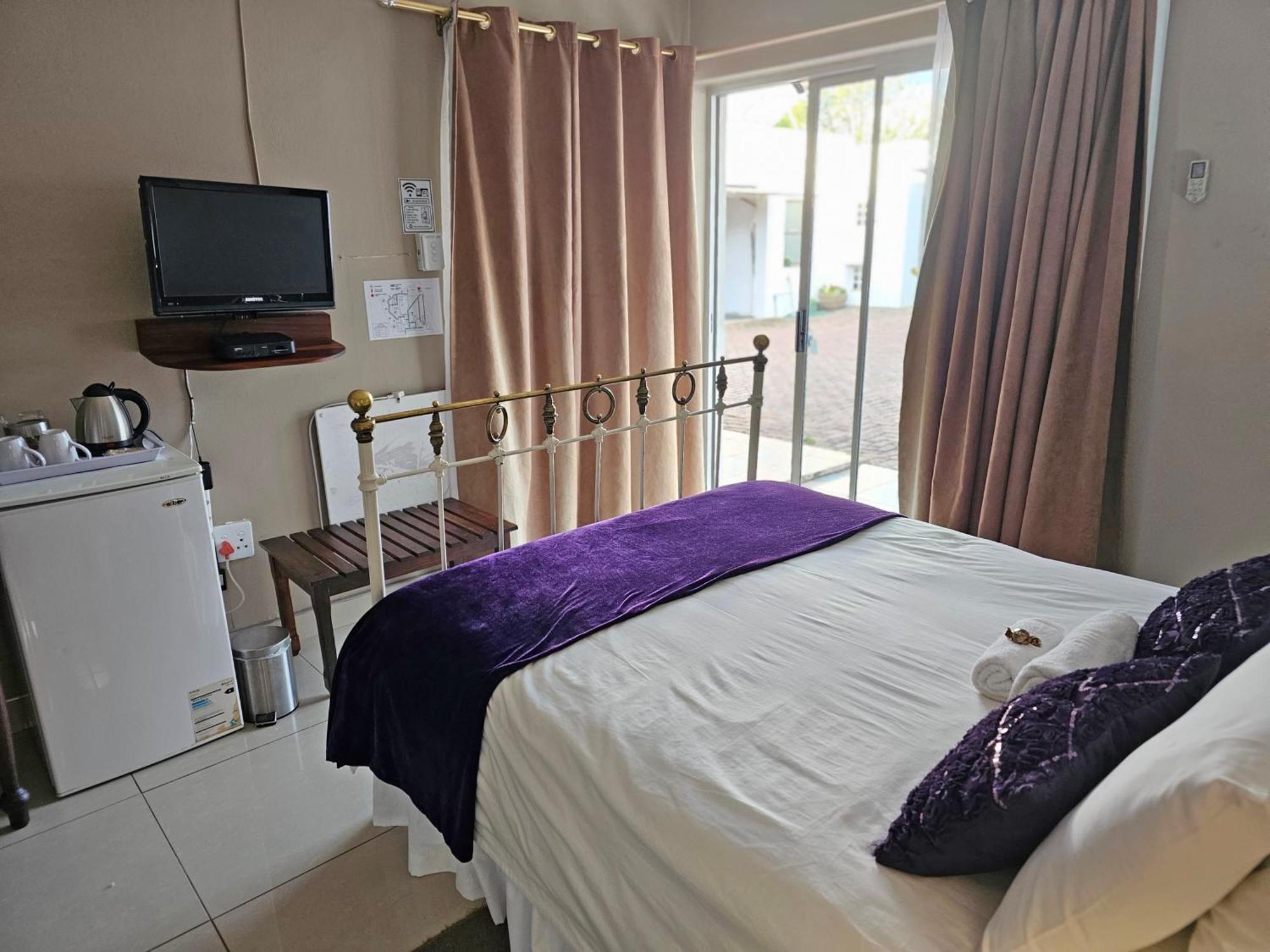 Bettie'S Luxury Lodge Kroonstad Exteriör bild