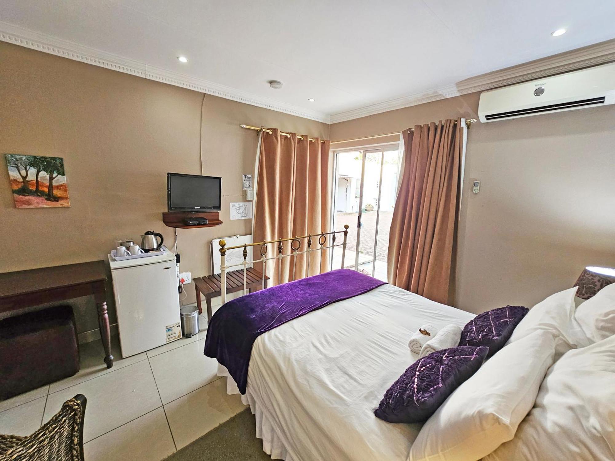Bettie'S Luxury Lodge Kroonstad Exteriör bild