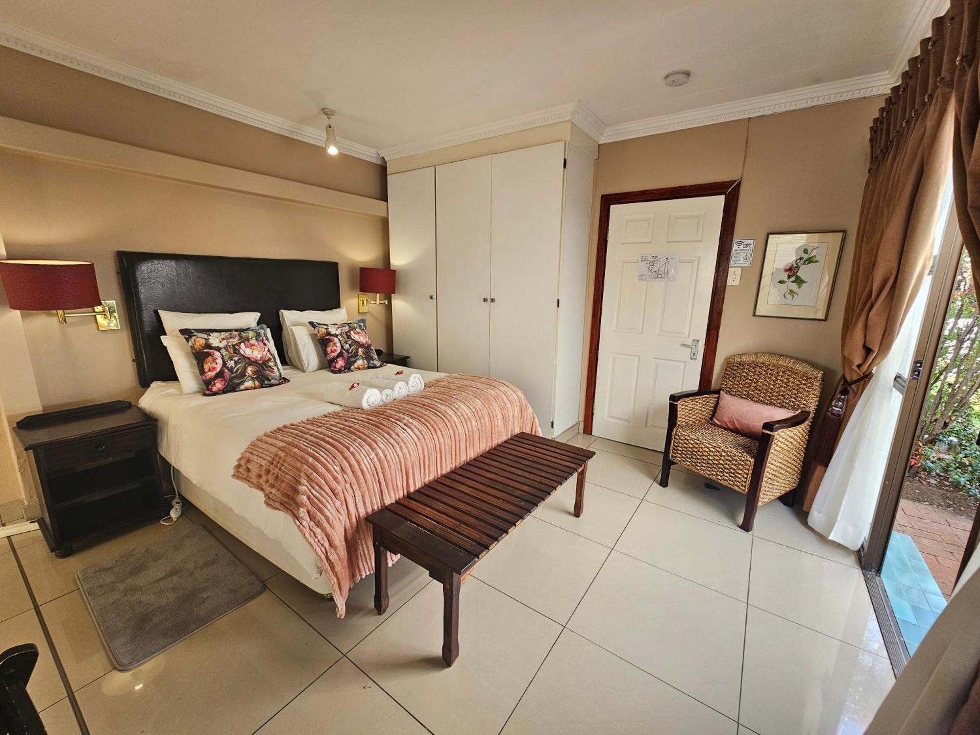 Bettie'S Luxury Lodge Kroonstad Exteriör bild
