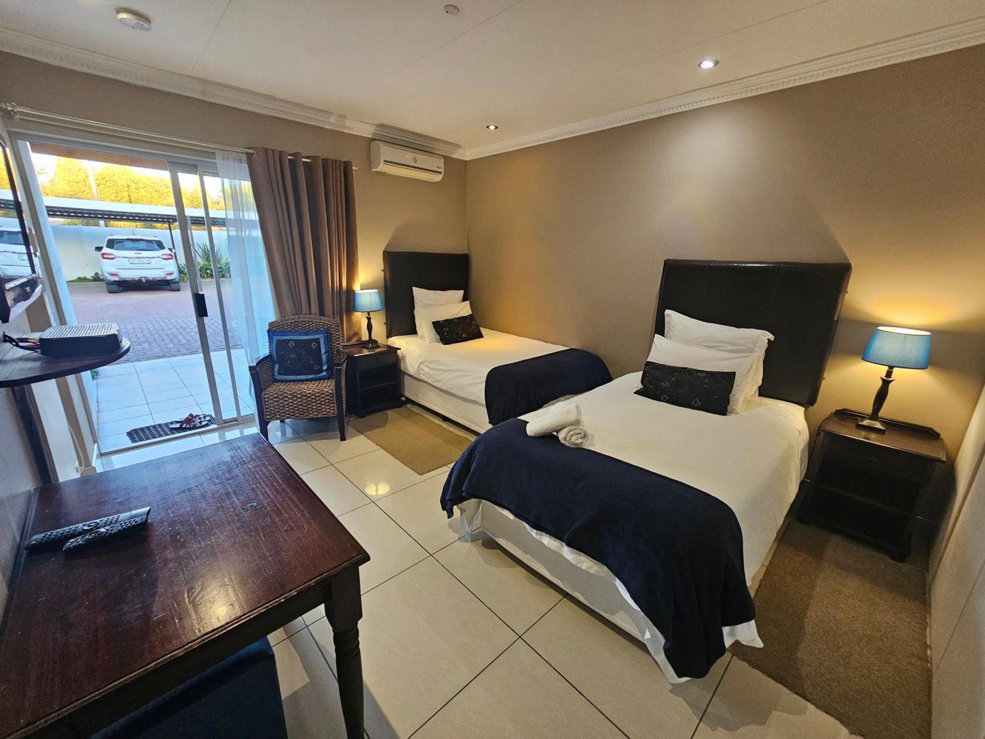 Bettie'S Luxury Lodge Kroonstad Exteriör bild