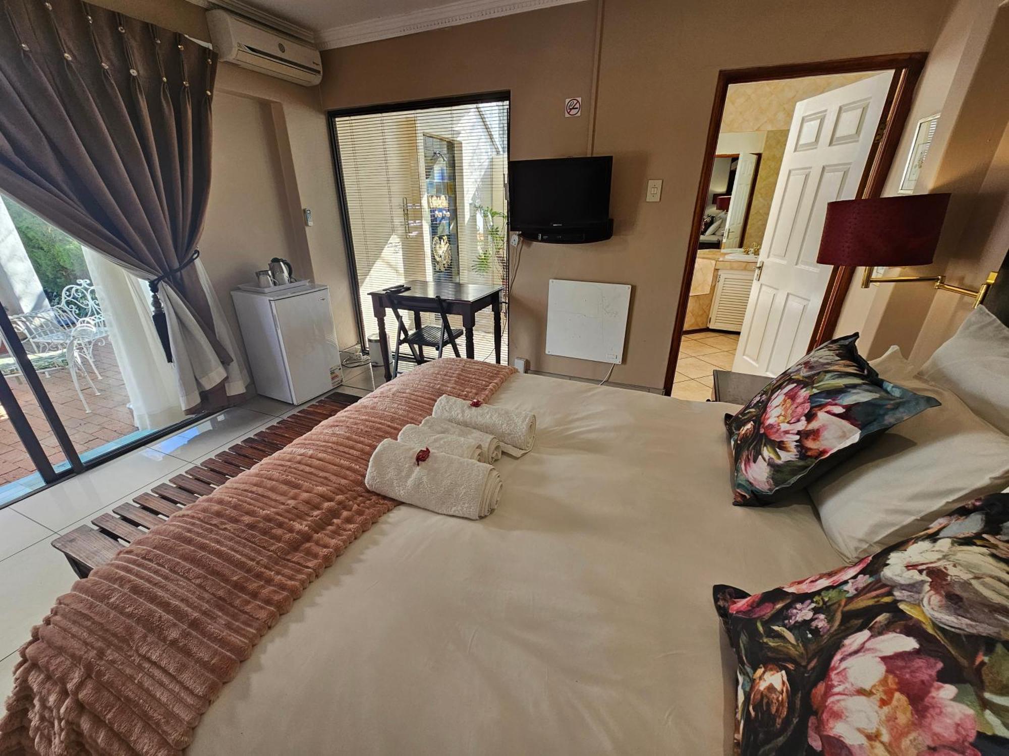 Bettie'S Luxury Lodge Kroonstad Exteriör bild