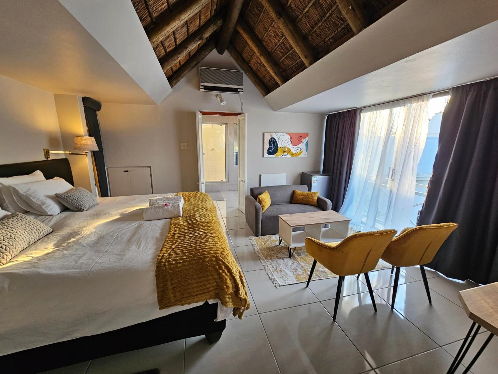 Bettie'S Luxury Lodge Kroonstad Exteriör bild