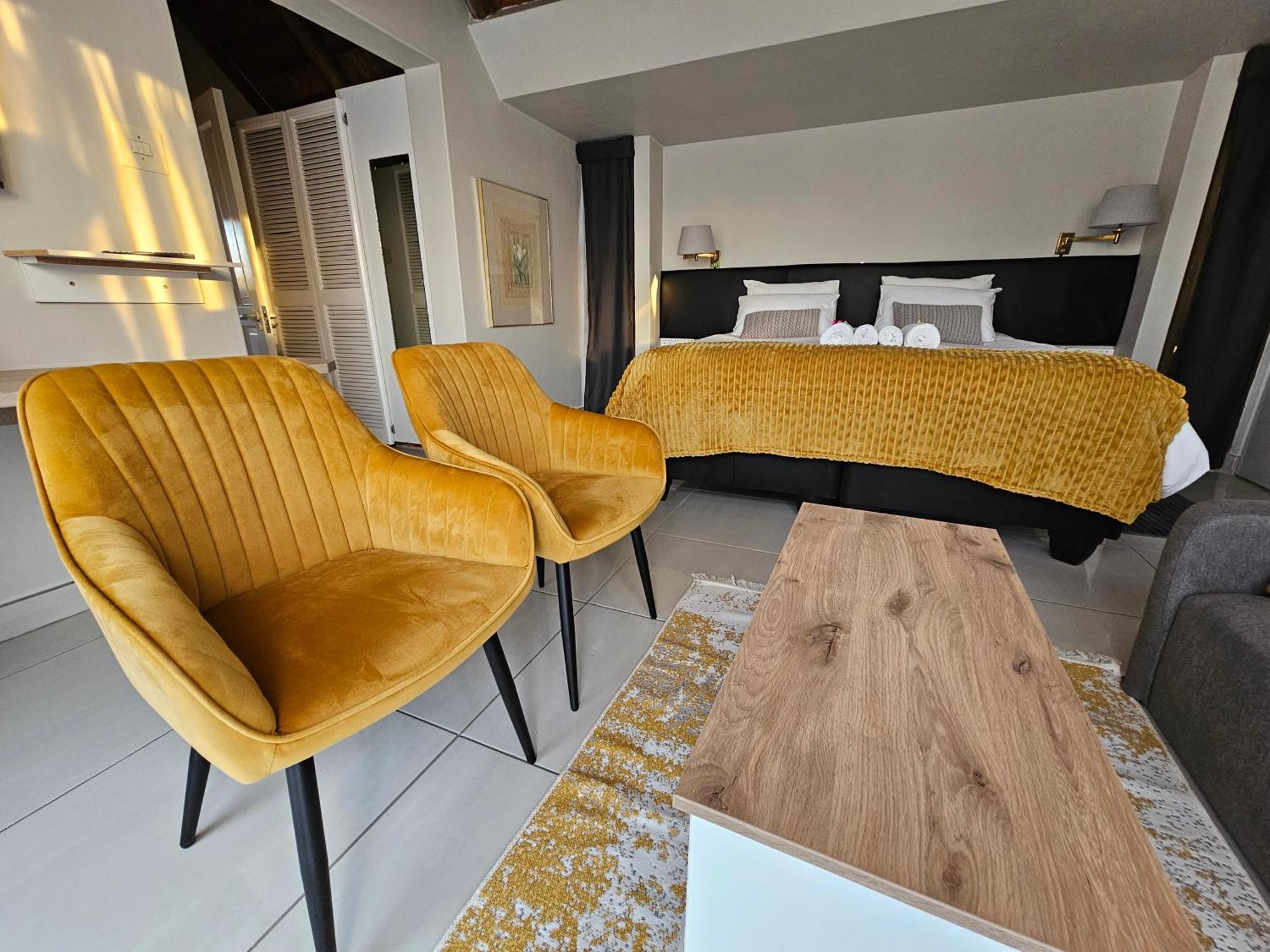 Bettie'S Luxury Lodge Kroonstad Exteriör bild