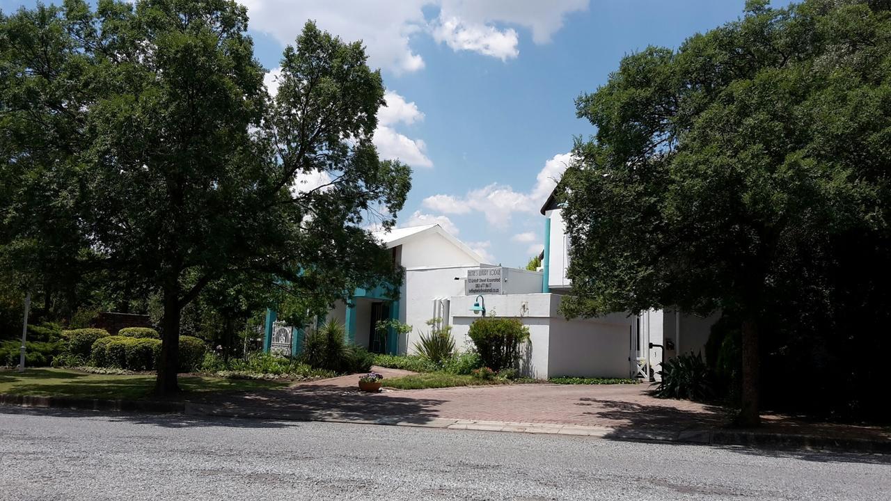 Bettie'S Luxury Lodge Kroonstad Exteriör bild