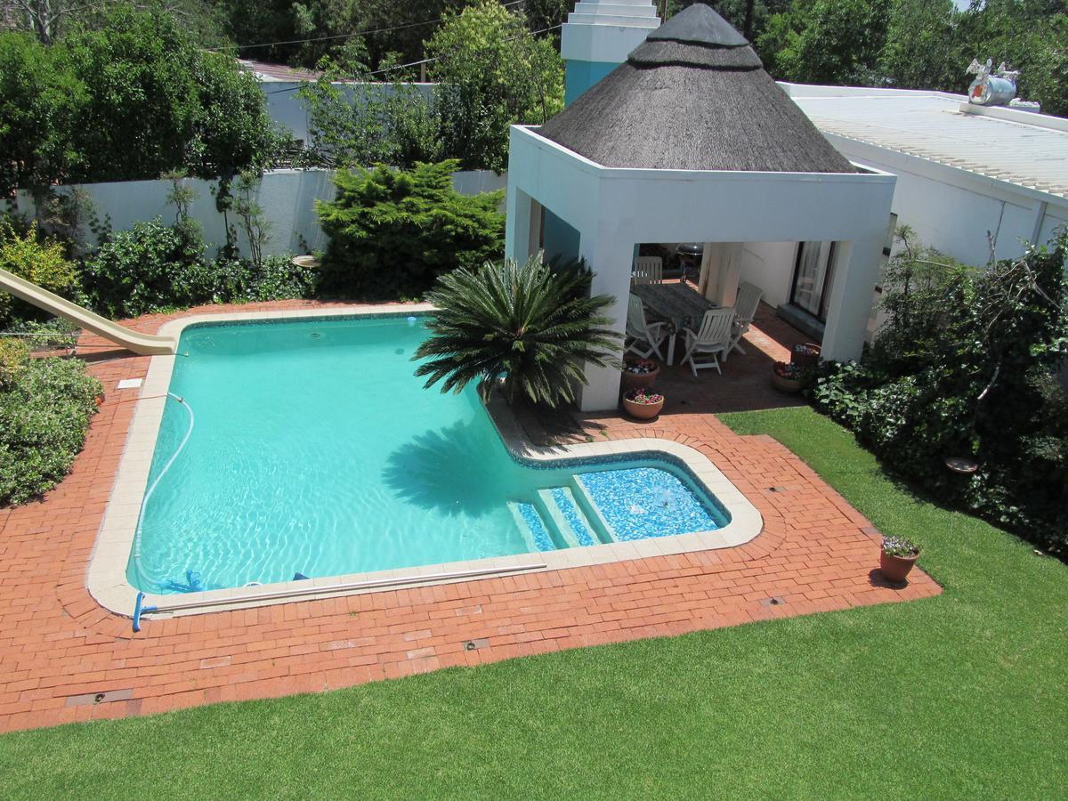 Bettie'S Luxury Lodge Kroonstad Exteriör bild