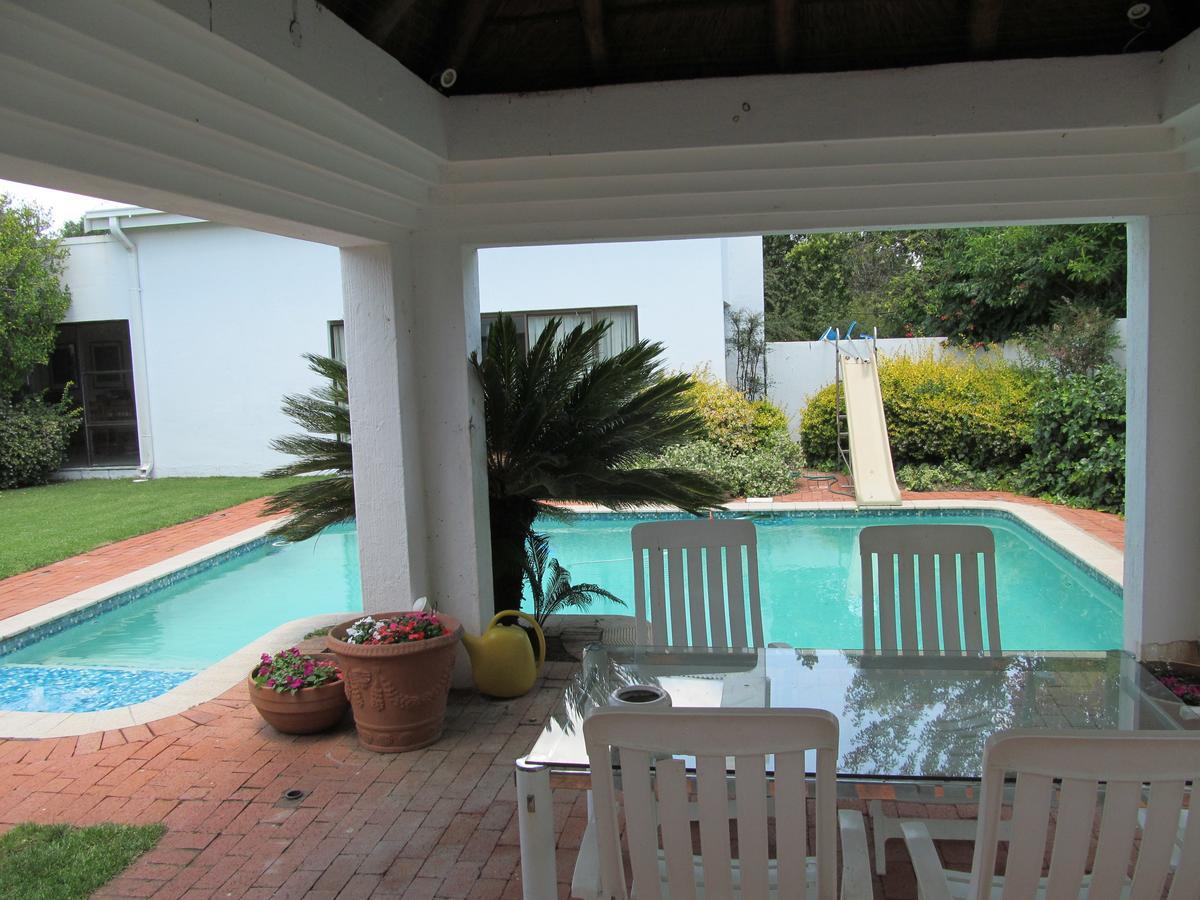 Bettie'S Luxury Lodge Kroonstad Rum bild
