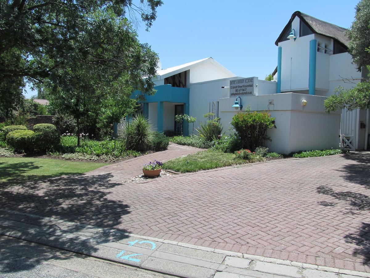 Bettie'S Luxury Lodge Kroonstad Exteriör bild