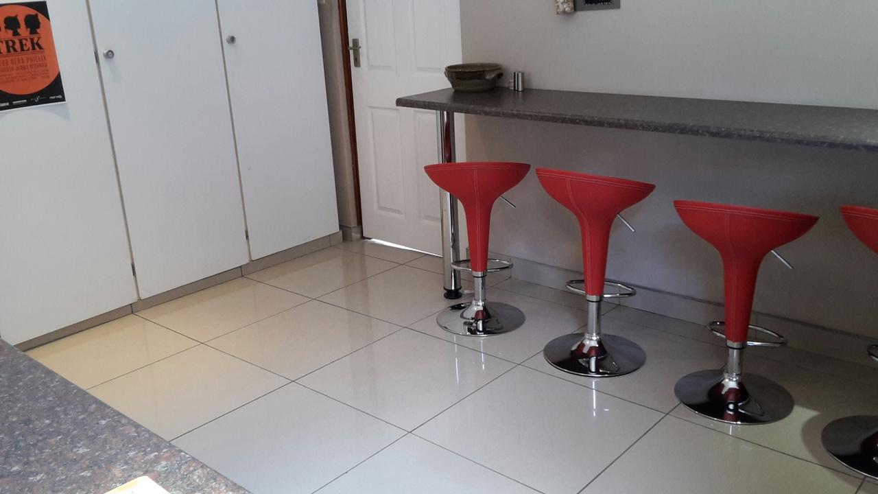 Bettie'S Luxury Lodge Kroonstad Exteriör bild
