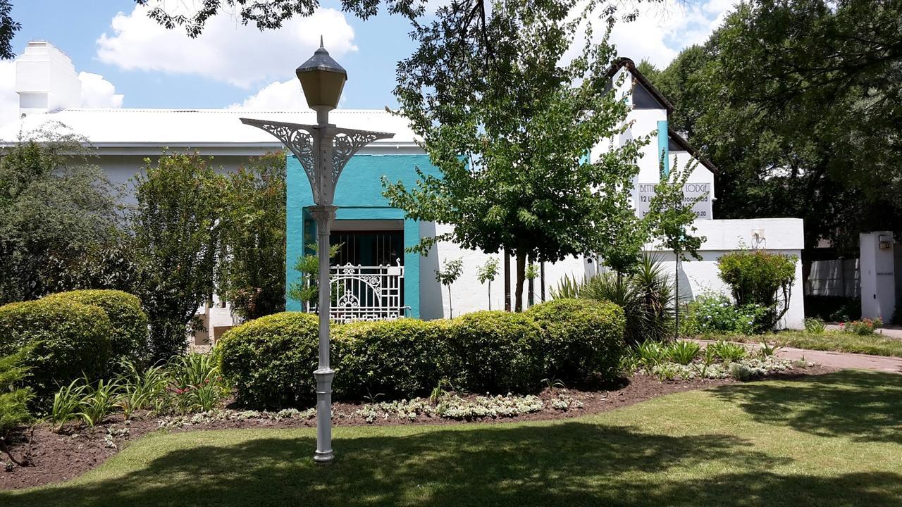 Bettie'S Luxury Lodge Kroonstad Exteriör bild